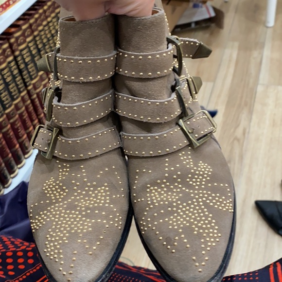 Chloé / Susanna Greige Studded Suede Booties - Picture 7 of 10